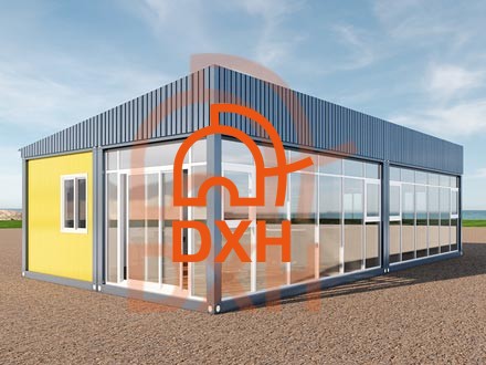 Fallstudie: Containerbar am Strand mit Schiebetüren in der Vorhangfassade
